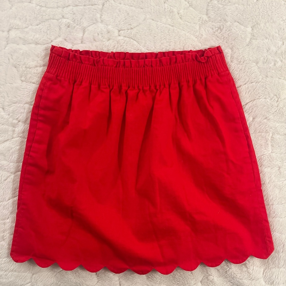 J.Crew mini skirt, featuring an elasticized waistband and scalloped hem size 6